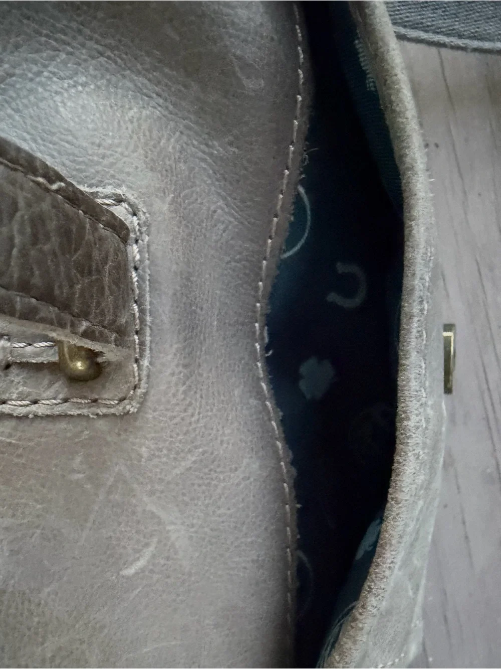 Lucky Brand Leather Crossbody Bag Taupe Gray Multi Pocket Adjustable Strap